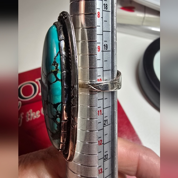 Native American Exceptional Vintage Turquoise and Sterling Silver Ring - Picture 7 of 9